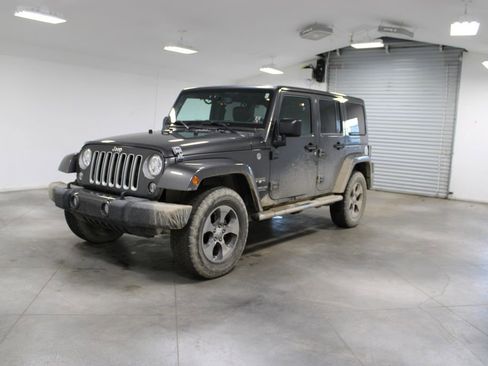 Used 2016 Jeep Wrangler Unlimited Sahara w/ Dual Top Group image 4