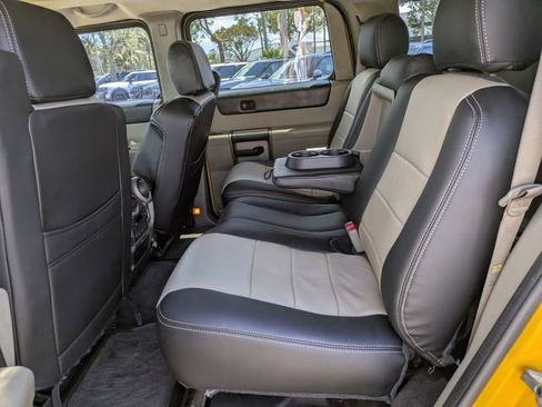 Used 2004 HUMMER H2 w/ Preferred Equipment Group AWD/4WD image 9