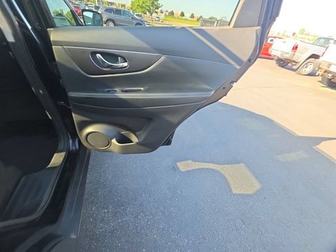 Used 2015 Nissan Rogue SV w/ SV Moonroof Package AWD/4WD image 30