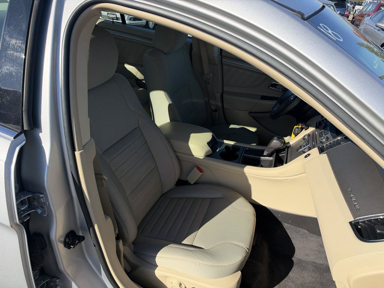 Used 2018 Ford Taurus SE FWD image 25