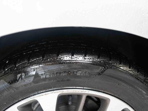 Used 2018 Buick LaCrosse Essence FWD image 29