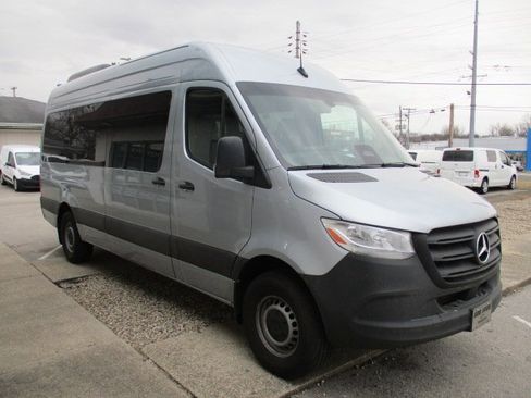 Used 2025 Mercedes-Benz Sprinter 2500 image 3