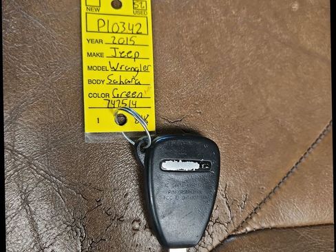 Used 2015 Jeep Wrangler Unlimited Sahara w/ Dual Top Group AWD/4WD image 27