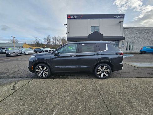 New 2026 Mitsubishi Outlander SE image 8