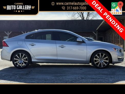 Used 2017 Volvo S60 T5 Inscription image 6