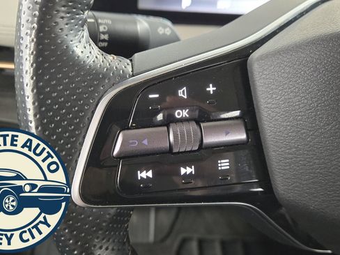 Used 2023 Nissan Ariya FWD image 15