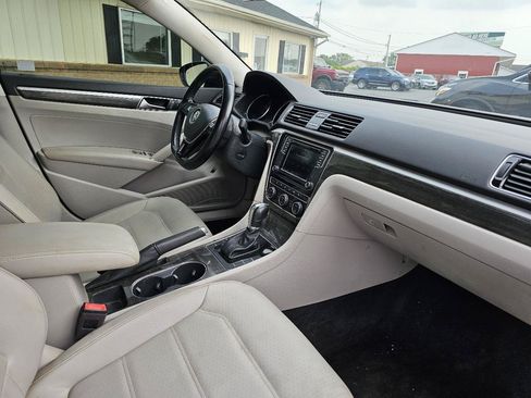 Used 2018 Volkswagen Passat 2.0T SE FWD image 14