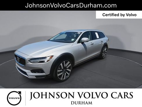 Certified 2025 Volvo V90 B6 Cross Country Plus AWD/4WD image 5