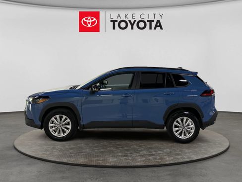 Used 2026 Toyota Corolla Cross LE FWD image 3