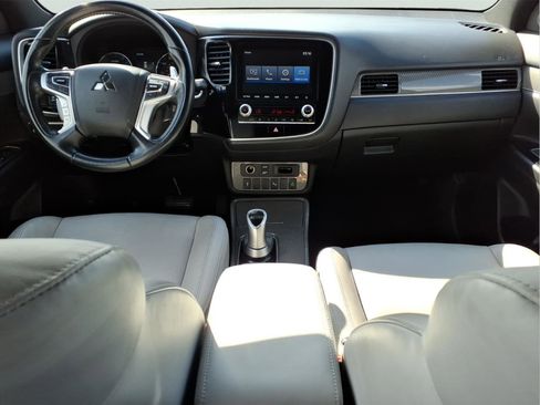 Used 2022 Mitsubishi Outlander GT image 2