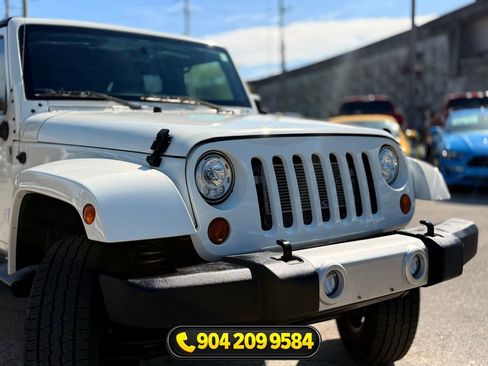 Used 2017 Jeep Wrangler Unlimited Sahara w/ Connectivity Group AWD/4WD image 9