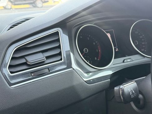 Used 2019 Volkswagen Tiguan SE w/ Panoramic Sunroof Package image 18