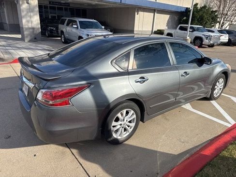 Used 2014 Nissan Altima 2.5 S w/ Sport Value Package image 3