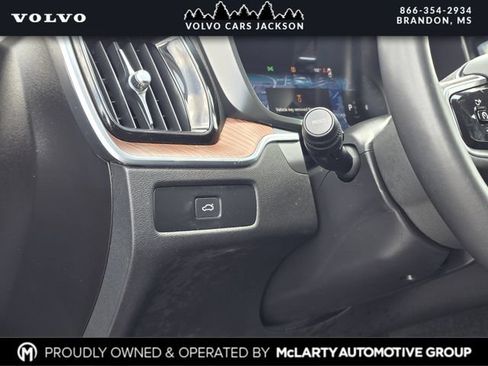Used 2024 Volvo XC60 B5 Plus AWD/4WD image 19