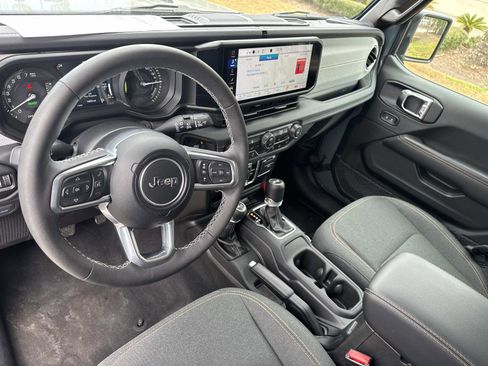 Used 2025 Jeep Wrangler Sahara w/ Safety Group image 21