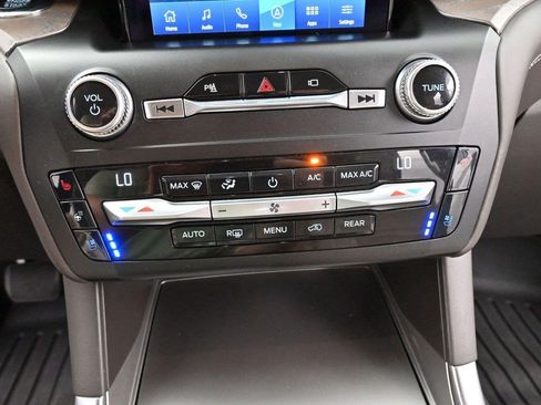Used 2020 Ford Explorer Platinum w/ Premium Technology Package AWD/4WD image 25