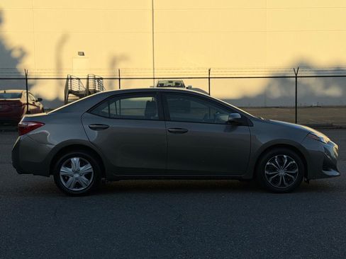 Used 2018 Toyota Corolla LE FWD image 4
