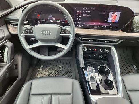Used 2025 Audi Q5 Premium Plus w/ Premium Plus AWD/4WD image 25