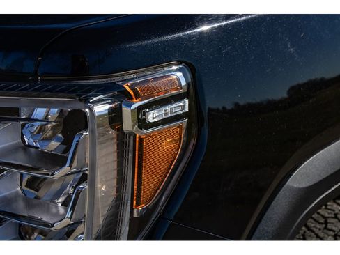 Used 2023 GMC Sierra 2500 Denali w/ Denali Ultimate Package image 8