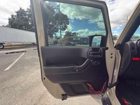 Used 2018 Jeep Wrangler Rubicon image 12