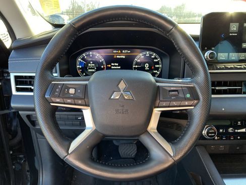 Used 2023 Mitsubishi Outlander SEL image 13