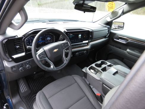 Used 2023 Chevrolet Silverado 1500 LT AWD/4WD image 11