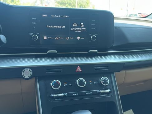 Used 2024 Kia Carnival LX image 32