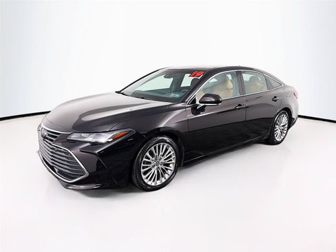 Used 2019 Toyota Avalon Limited w/ Advanced Safety Package FWD image 7