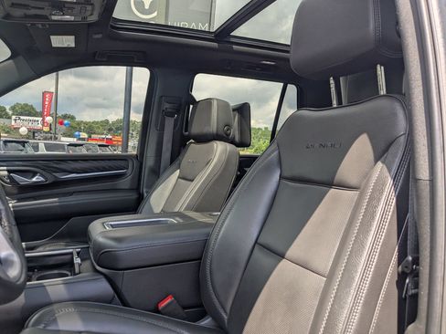Used 2024 GMC Yukon Denali w/ Advanced Technology Package AWD/4WD image 15