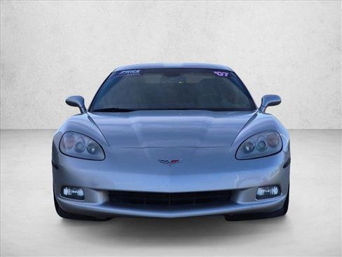 Used 2007 Chevrolet Corvette Coupe RWD image 2