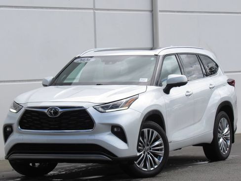 Used 2026 Toyota Highlander Limited AWD/4WD image 1