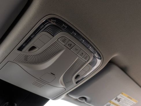 Used 2017 Mercedes-Benz Metris Passenger w/ Driver Efficiency Package image 24