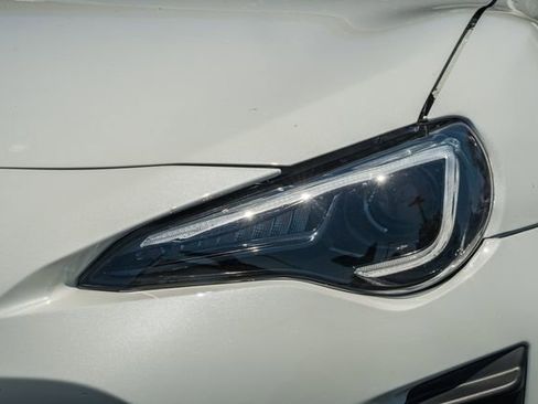 Used 2017 Toyota 86 RWD image 10