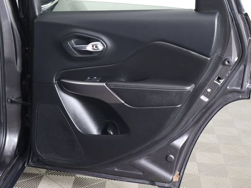 Used 2019 Jeep Cherokee Limited AWD/4WD image 27