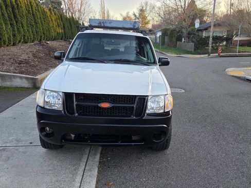 Used 2004 Ford Explorer Sport Trac XLT image 2