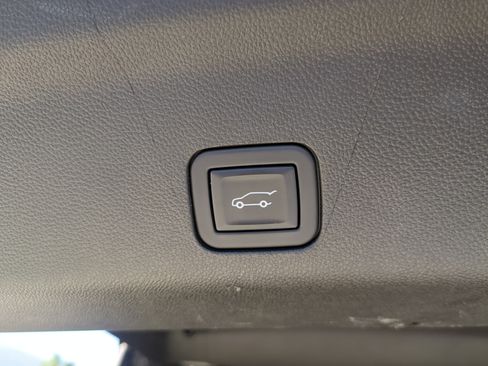 Used 2023 Chevrolet Suburban Z71 w/ Luxury Package image 13