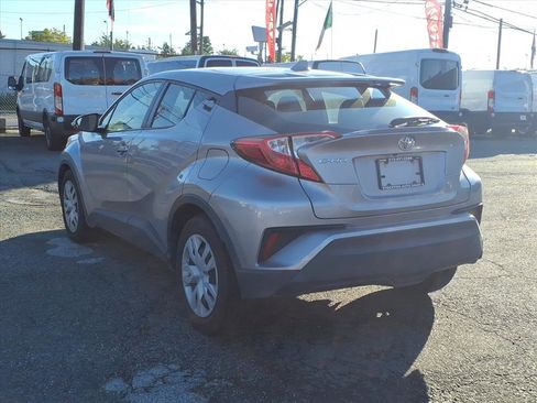 Used 2019 Toyota C-HR LE image 4