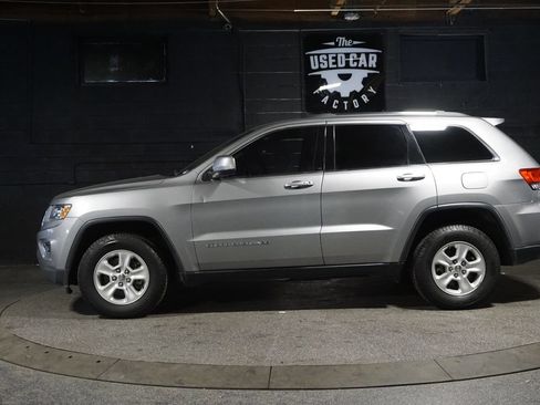 Used 2015 Jeep Grand Cherokee Laredo w/ Quick Order Package 23E AWD/4WD image 3