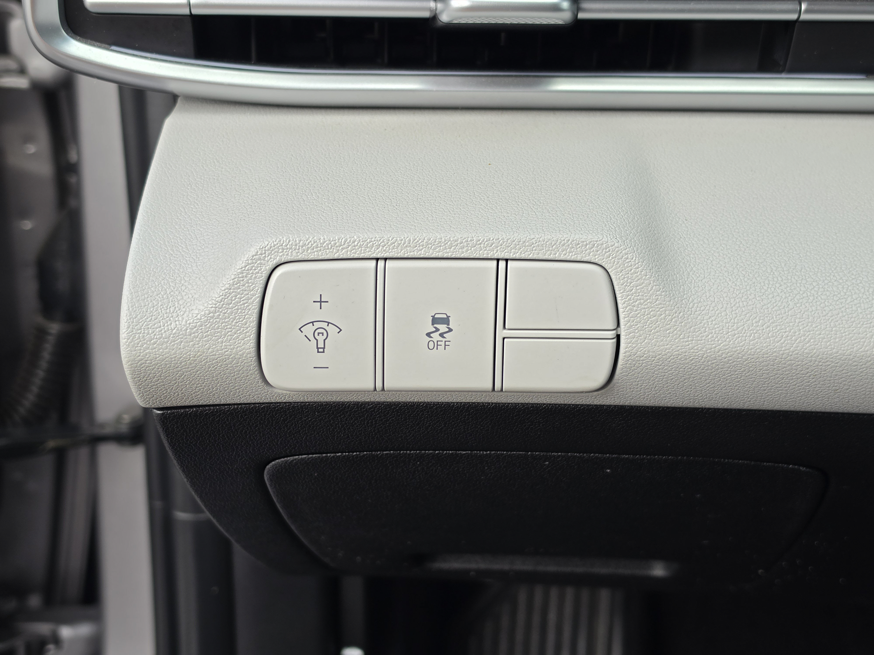 Used 2025 Hyundai Elantra Limited FWD image 30