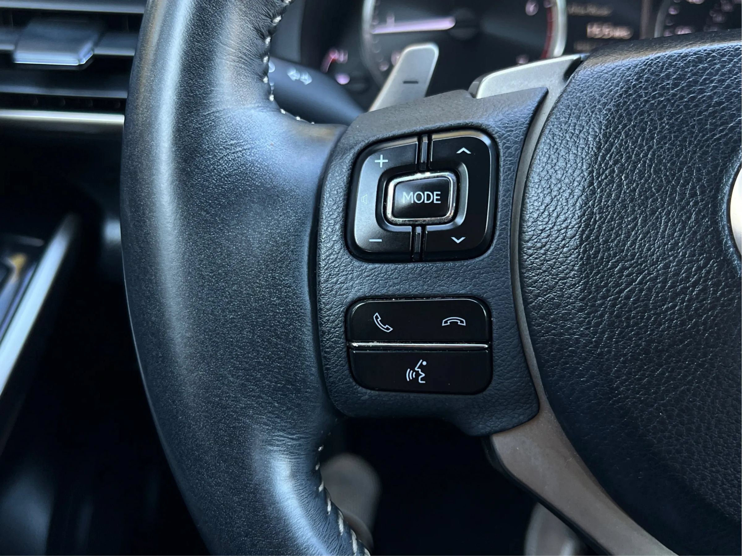 Used 2019 Lexus IS 300 w/ Premium Package RWD image 32