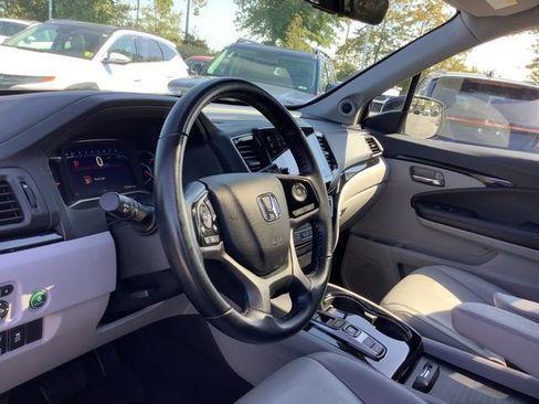Used 2021 Honda Pilot Touring image 16