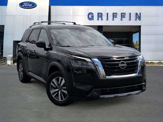 Used 2025 Nissan Pathfinder SL AWD/4WD image 2