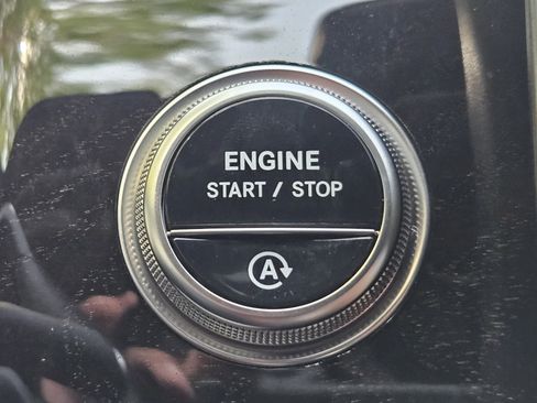 Certified 2025 Mercedes-Benz GLC 300 4MATIC image 30