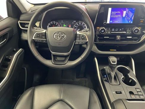 Used 2023 Toyota Highlander XLE image 10