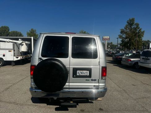 Used 2011 Ford E-350 and Econoline 350 XLT image 7