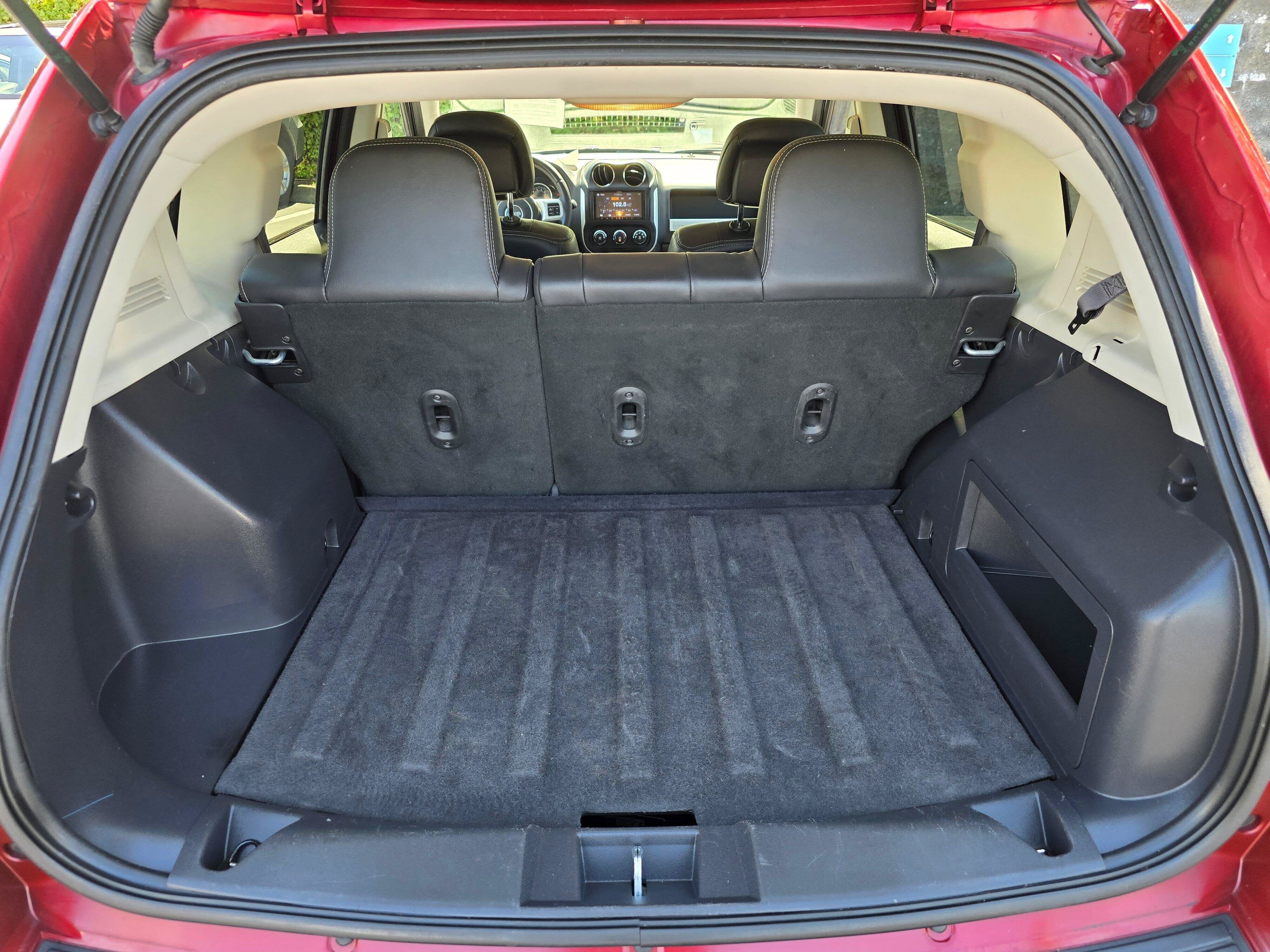 Used 2017 Jeep Compass Latitude FWD image 16
