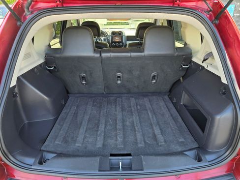 Used 2017 Jeep Compass Latitude FWD image 16