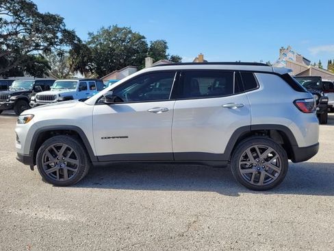 Used 2026 Jeep Compass Latitude AWD/4WD image 4