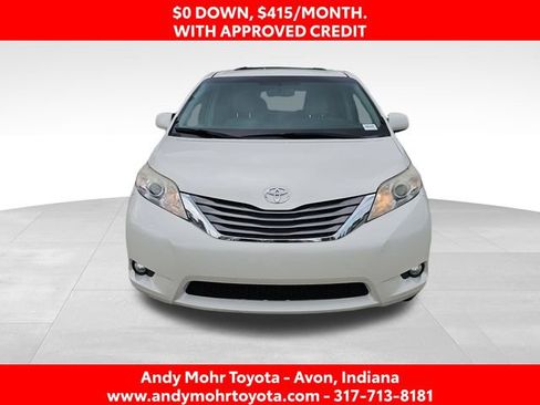 Used 2017 Toyota Sienna XLE Premium FWD image 3