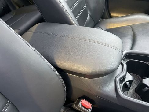 Used 2021 Toyota RAV4 XLE Premium image 31